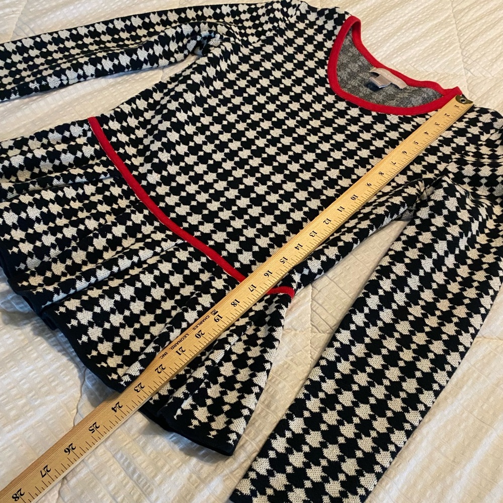 Banana Republic Women's Houndstooth Peplum Cotton Sweater Red Trim
Size S - Picture 7 of 11